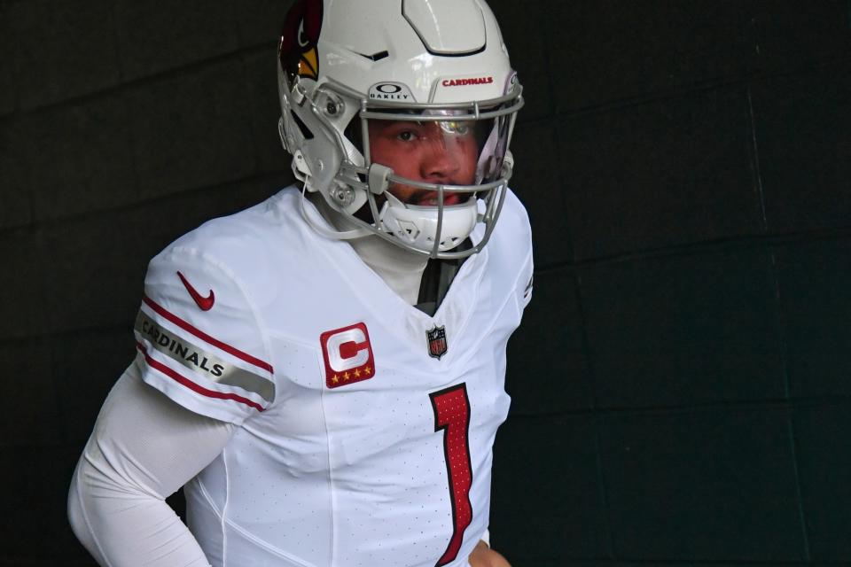 Dec 31, 2023; Philadelphia, Pennsylvania, USA; Arizona Cardinals quarterback Kyler Murray (1) runs towards the field for warmups against the Philadelphia Eagles at Lincoln Financial Field. Mandatory Credit: Eric Hartline-USA TODAY Sports