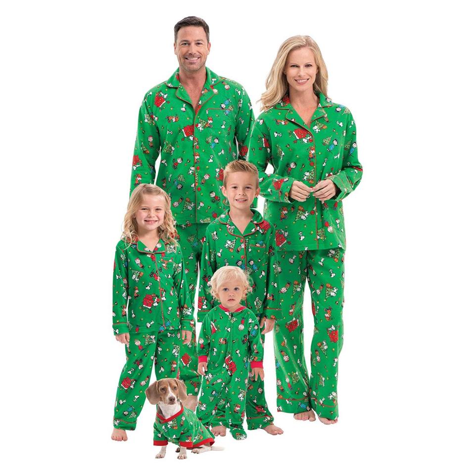 pajamagram-charlie-brown-family-christmas-pajamas