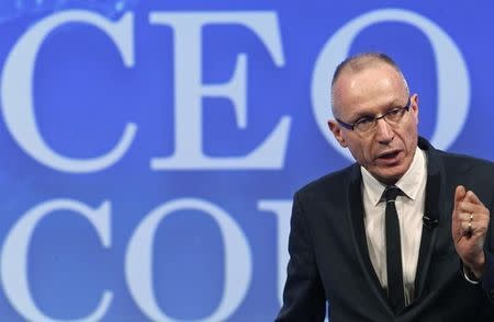 News Corp CEO Robert Thomson welcomes participants to the Wall Street Journal CEO Council in Washington December 1, 2014. REUTERS/Jonathan Ernst