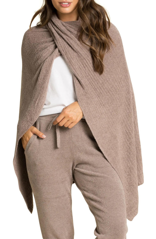 Ridiculously cozy' Nordstrom travel wrap is perfect for a chilly airplane