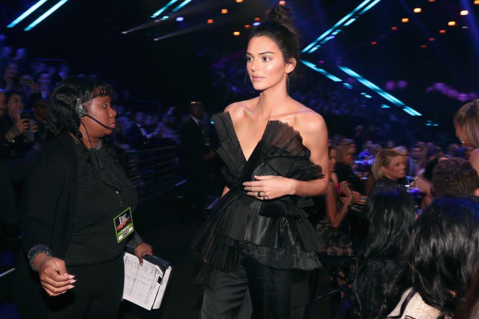 SANTA MONICA, CA - NOVEMBER 11:  2018 E! PEOPLE'S CHOICE AWARDS -- Pictured: Kendall Jenner attends the 2018 E! People's Choice Awards held at the Barker Hangar on November 11, 2018 --  NUP_185072  --  (Photo by Christopher Polk/E! Entertainment/NBCU Photo Bank via Getty Images)