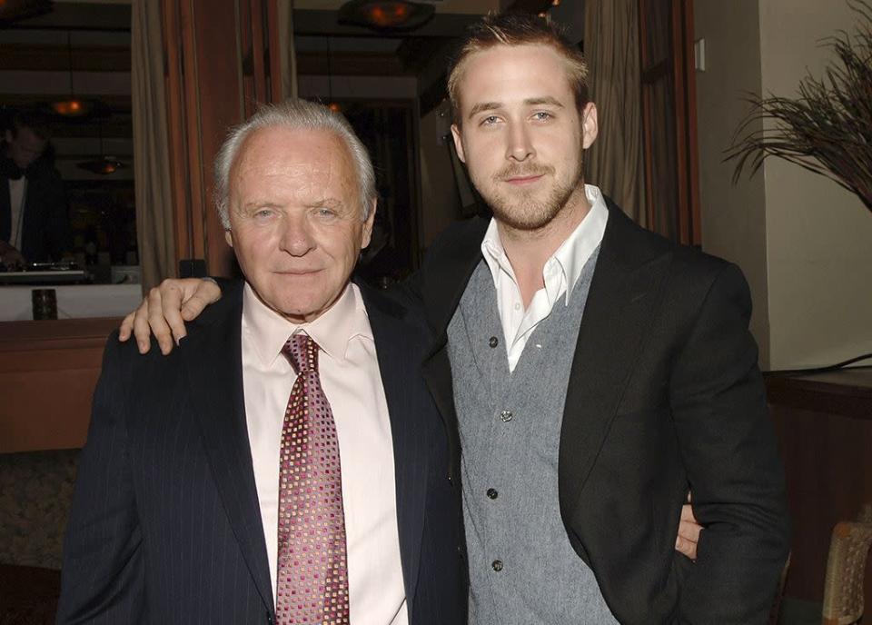 <p>Gosling setzte seine Filmkarriere im Gerichtsthriller „Das perfekte Verbrechen“ als Gegenüber von Anthony Hopkins fort. Er hätte außerdem 2007 eine Rolle in „In meinem Himmel“ übernehmen sollen, sagte aber nur wenige Tage vor Produktionsbeginn ab und wurde von Mark Wahlberg ersetzt. <i>(Bild: Stephen Shugerman/Getty Images)</i> </p>