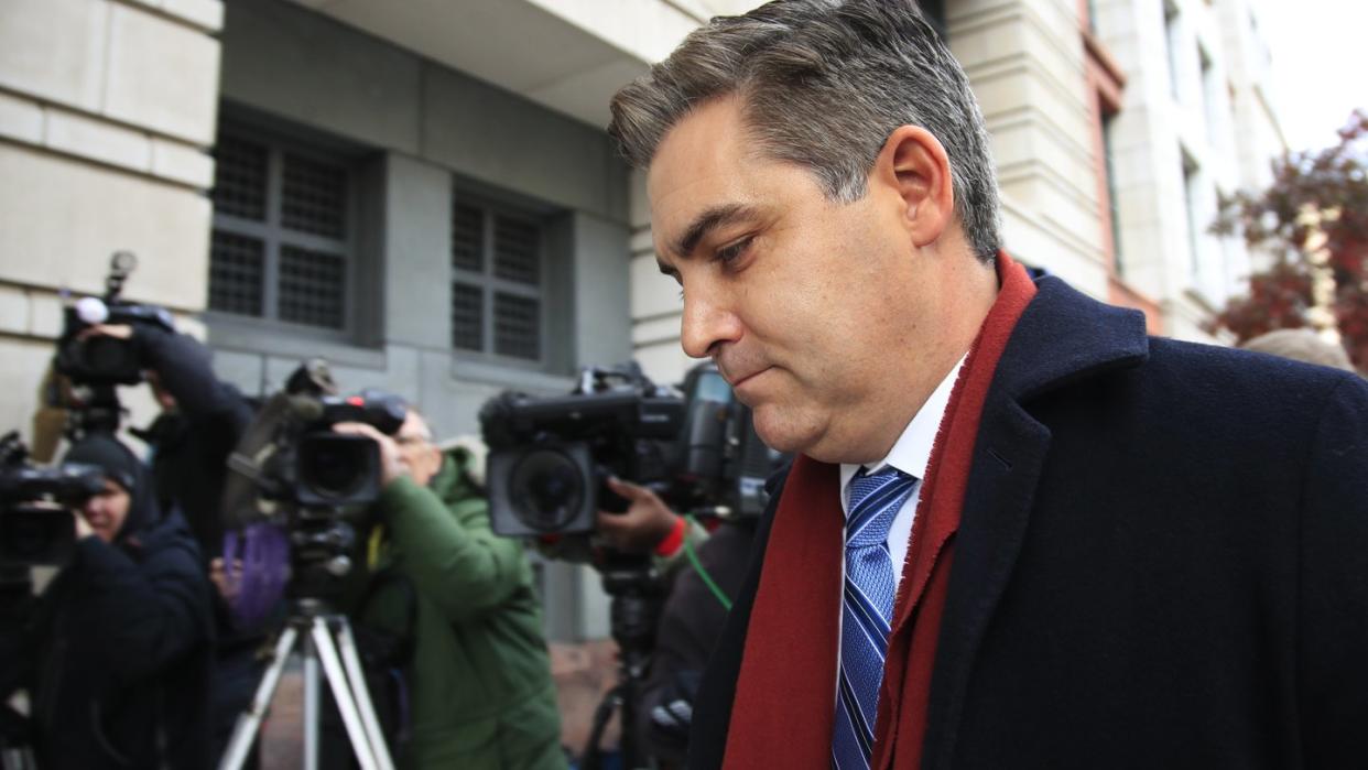 CNN-Reporter Jim Acosta auf dem Weg zum Gericht. Foto: Manuel Balce Ceneta/AP