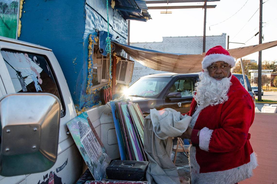 Ernest Lee, known widely for his Chicken Man and other paintings, repairs an awning on his homemade stand on Gervais Street on Friday, December 15, 2022. Lee’s artwork is widely collected, and some collectors give the paintings as gifts.