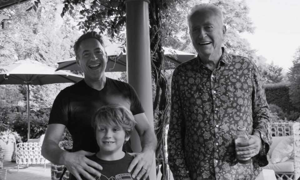 Robert Downey Jr, his son and his father in ‘Sr’ (© 2022 Netflix, Inc.)