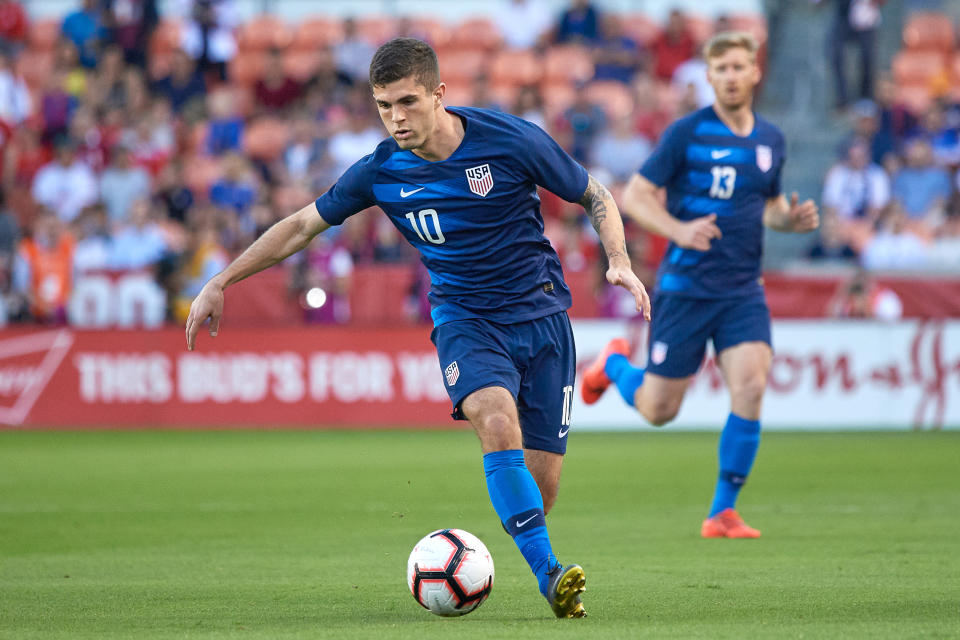 HOUSTON, TX - MARCH 26: United States midfielder Christian Pulisic (10) dribbles the ball in game action during a friendly International match between Chile and the United States on March 26, 2019 at BBVA Compass Stadium in Houston, TX. (Photo by Robin Alam/Icon Sportswire via Getty Images)