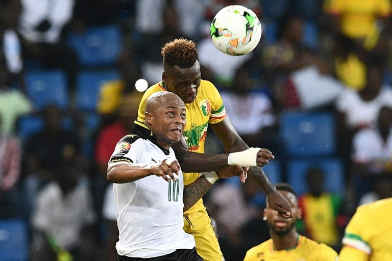 Ghana's forward Andre Ayew (L) heads the ball with Mali's midfielder Mamoutou N'Diaye on January 21, 2017