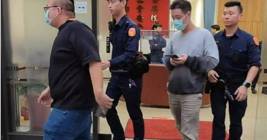 與修杰楷爆發衝突的男子被起底，是統促黨成員陳亞豪（右二）。（圖／翻攝畫面）