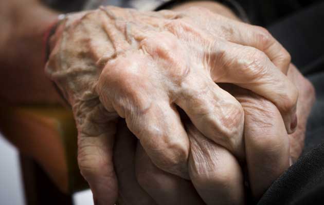 An elderly tissue pack vendor inspires with her courage and strength. (Getty Images)