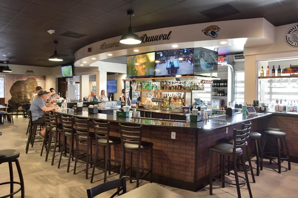 The bar inside the second location of Players Grille in Mandarin.