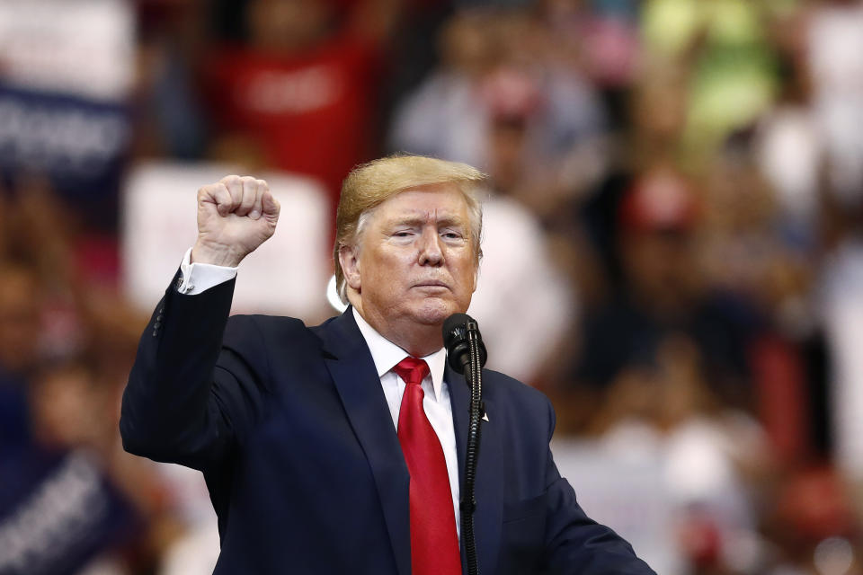 El presidente Donald Trump durante un evento de campaña el martes 26 de noviembre de 2019 en Sunrise, Florida. (AP Foto/Brynn Anderson)