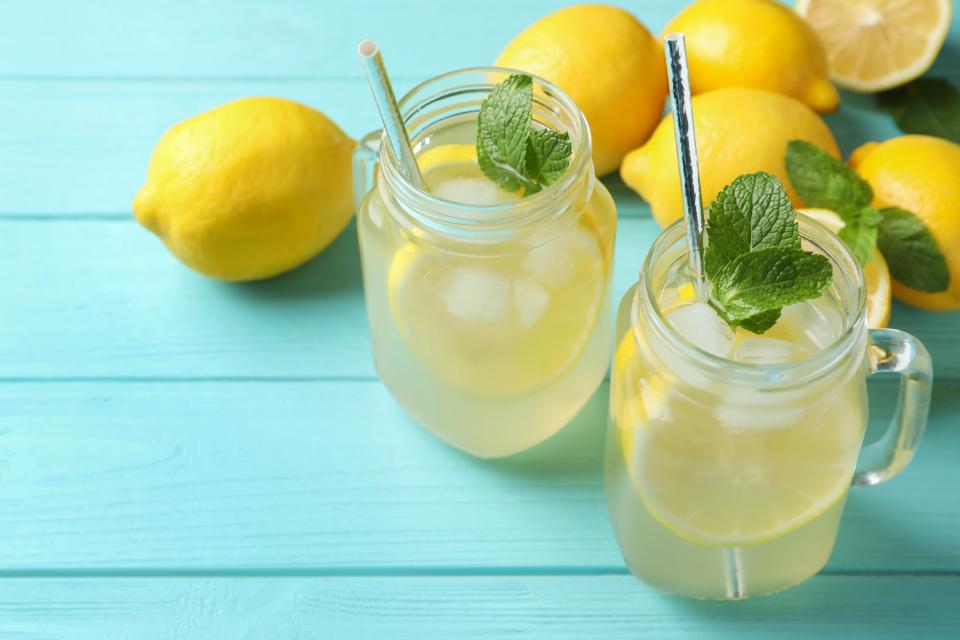 蜂蜜檸檬水的製作步驟相當簡單，很適合自己動手做。圖/123RF圖庫
