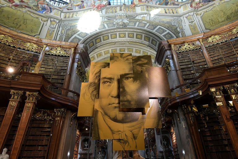 Afiches de una muestra en honor a Beethoven en la Biblioteca Nacional de Austria, en diciembre del año pasado