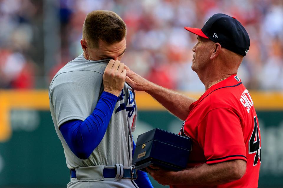 Freeman with Atlanta manager Brian Snitker as he received his 2021 World Series ring.