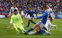 Football Soccer - Carlisle United v Everton - FA Cup Fourth Round - Brunton Park - 31/1/16 Everton's Joel Robles and Antony Sweeney of Carlisle United in action Reuters / Phil Noble Livepic