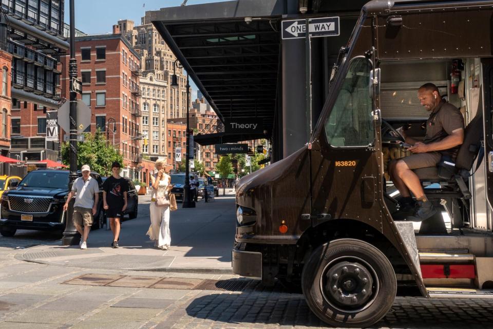 August 3, 2022, New York, NY, USA: UPS driver and pedestrians suffer through hot weather in the Meatpacking District in New York on Wednesday, August 3, 2022. (Ã‚ Richard B. Levine) (Credit Image: © Richard B. Levine/Levine Roberts via ZUMA Press)