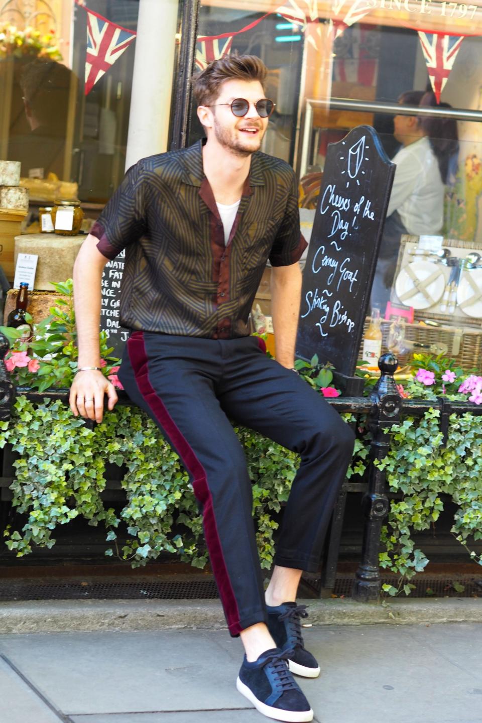<p>Jim Chapman looking very suave and smiley.[Photo: Yahoo Style UK/Sabrina Carder] </p>