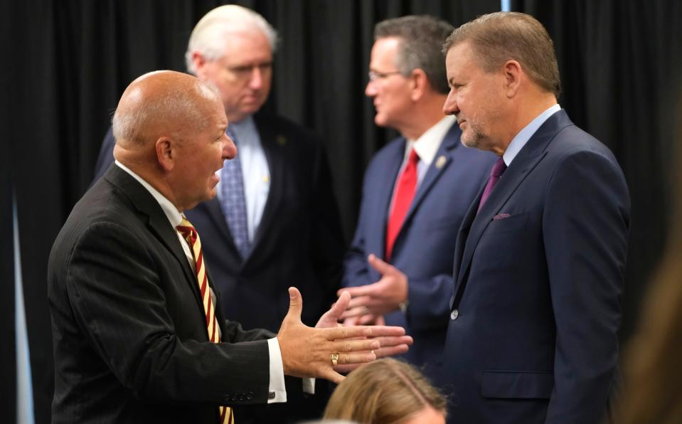 Former Oklahoma County DA David Prater, left, talks with Oklahoma Attorney General Gentner Drummond at the Oklahoma Pardon and Parole Board clemency hearing for Richard Glossip Wednesday, April 26, 2023.