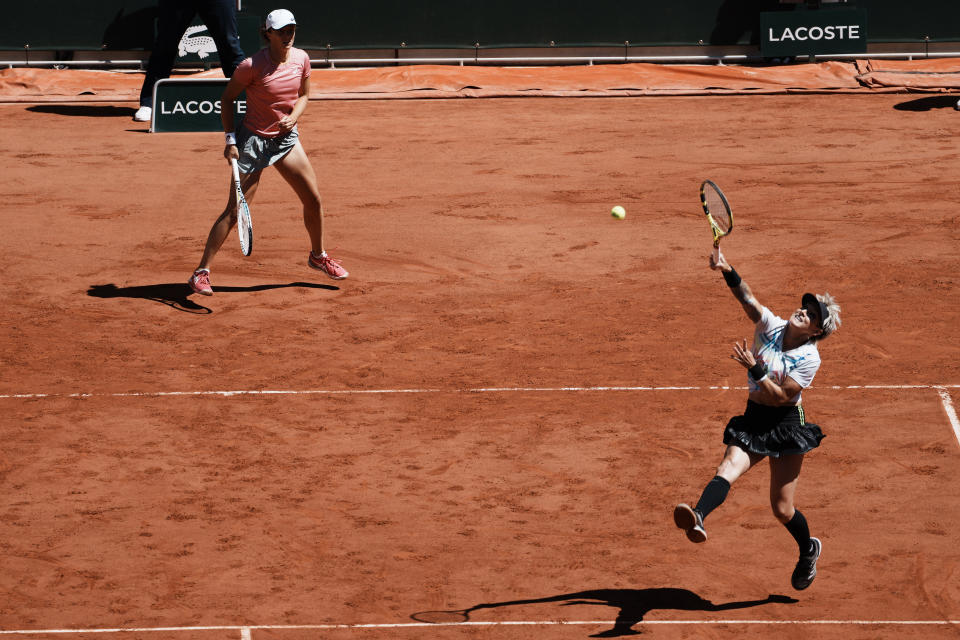 USA's Bethanie Mattek-Sands, right, and Poland's Iga Swiatek return the ball to Czech Republic's Barbora Krejcikova and compatriot Katerina Siniakova during their women's doubles final match of the French Open tennis tournament at the Roland Garros stadium Sunday, June 13, 2021 in Paris. (AP Photo/Thibault Camus)