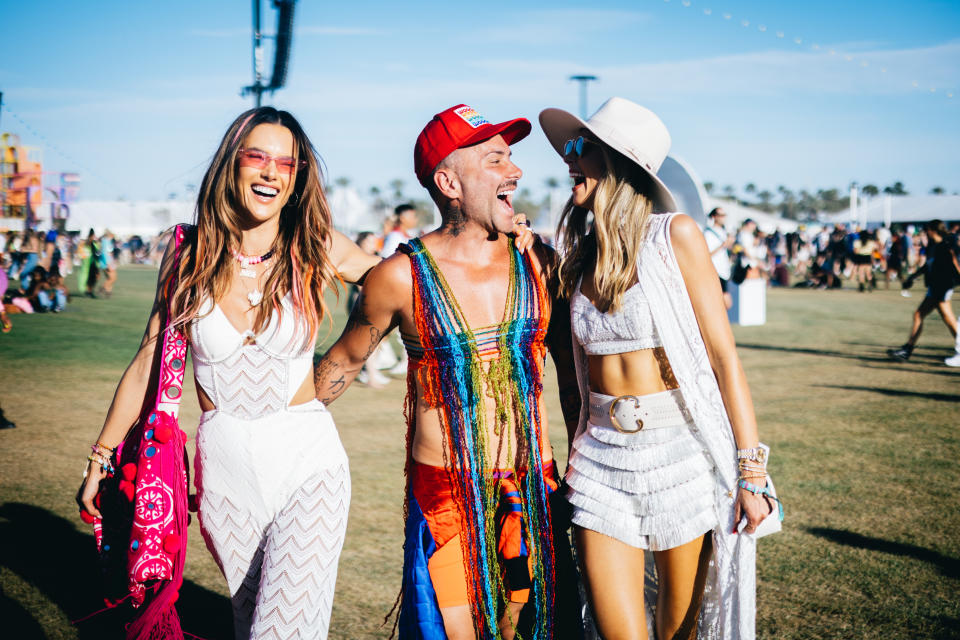 Coachella macht Spaß – wie man Alessandra Ambrosio, Matheus Mazzafera und Ludi Delfino ansehen kann (Bild: Matt Winkelmeyer/Getty Images for Coachella)