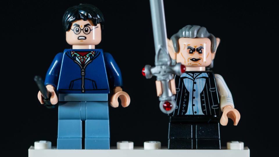 The Lego Harry Potter Gringotts Wizarding Bank, Harry and Griphook Minifigures