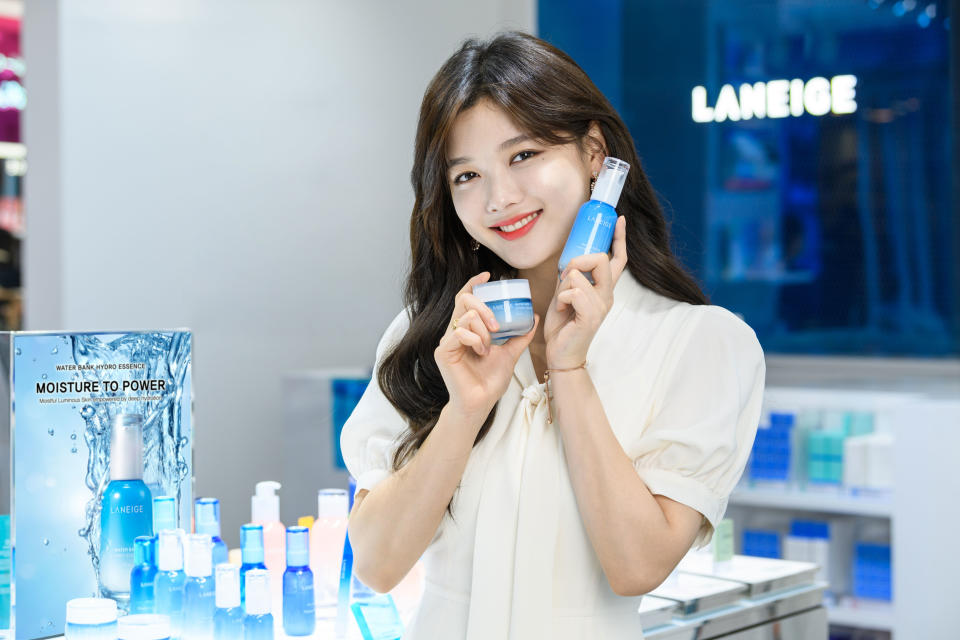 Kim Yoo Jung at LANEIGE's pop-up. (PHOTO: LANEIGE) 