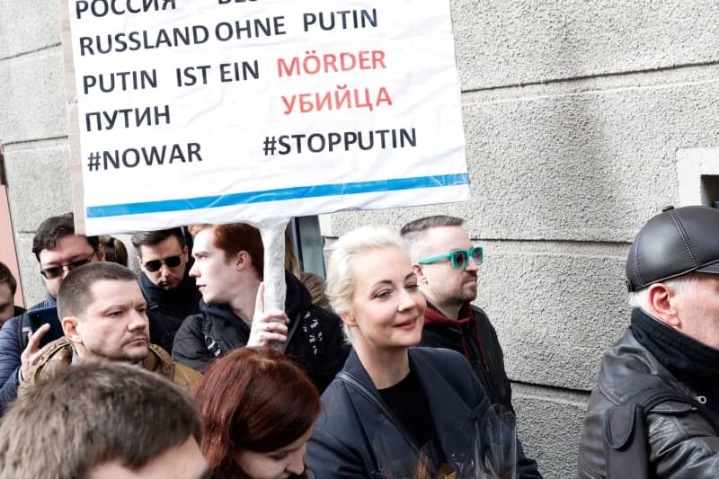Yulia Navalnaya (C), widow of Alexey Navalny, stands in a queue outside the Russian Embassy in Berlin to vote during the 2024 Russian presidential elections. Carsten Koall/dpa