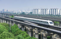 <p>En la imagen, el tren comercial más rápido del mundo. Se encuentra en China y une el aeropuerto principal de Shanghái con el centro de la gigantesca urbe de más de 25 millones de habitantes en un tiempo récord. (Foto: Getty Images).</p> 