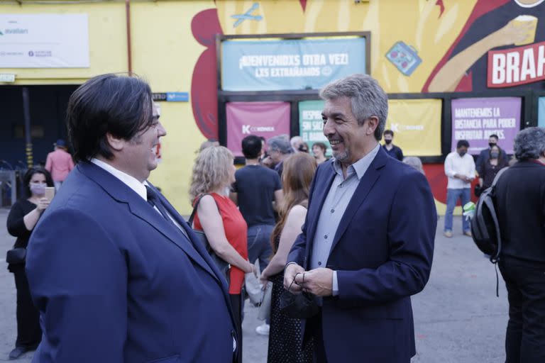 Carlos Portaluppi y Ricardo Darín, en la previa de la entrega de diplomas al mérito de los Premios Konex 2021