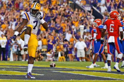 LSU's Leonard Fournette strikes the Heisman pose after his first career TD against Sam Houston State. (AP)