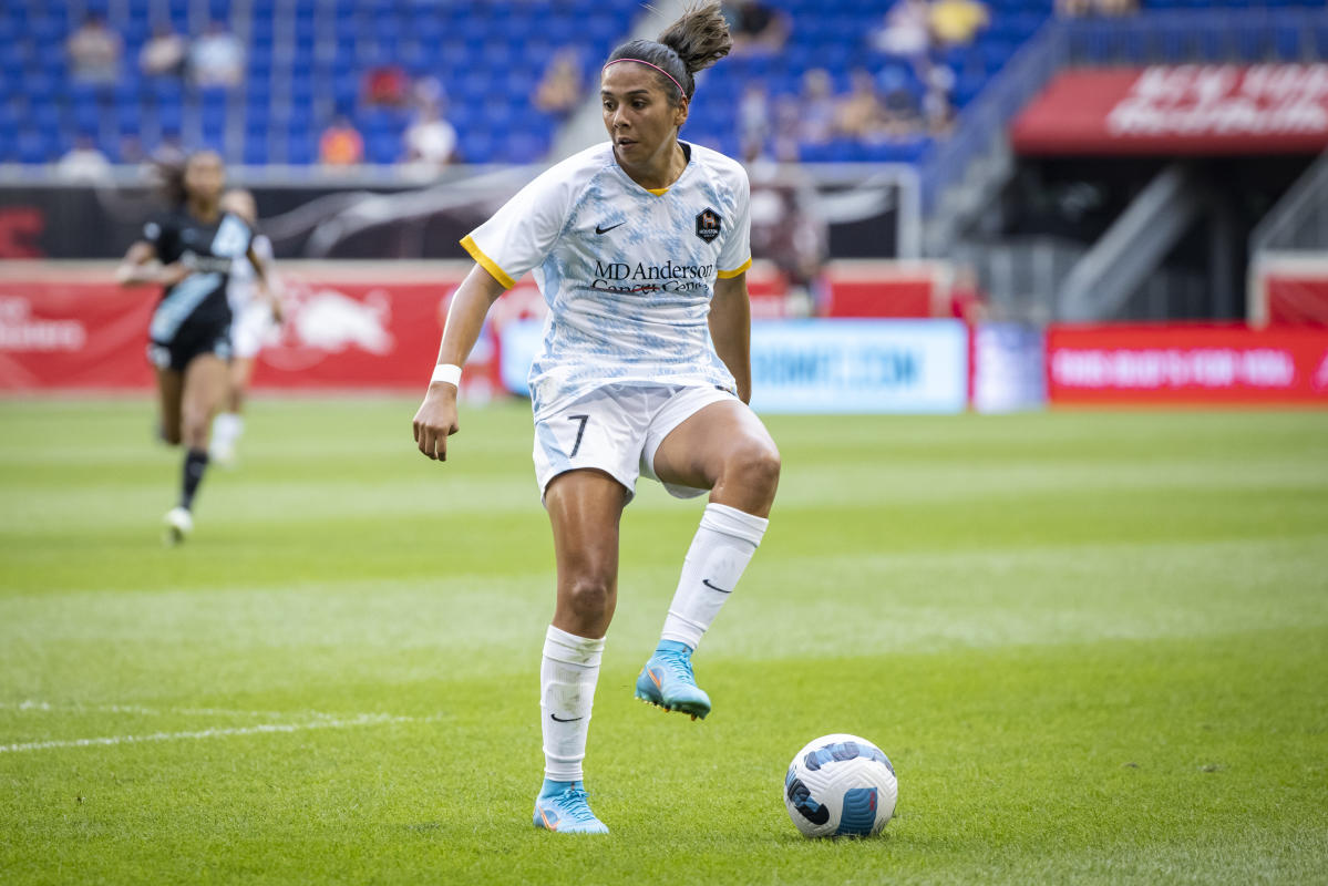 María Sánchez of the Houston Dash requests trade shortly after signing lucrative contract