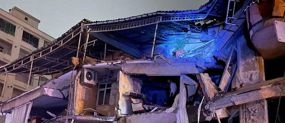 Des bâtiments ont été détruits à Diyarbakir, mais aussi dans les villes turques d'Adiyaman et Malatya.  - Credit:OMER YASIN ERGIN / ANADOLU AGENCY / Anadolu Agency via AFP