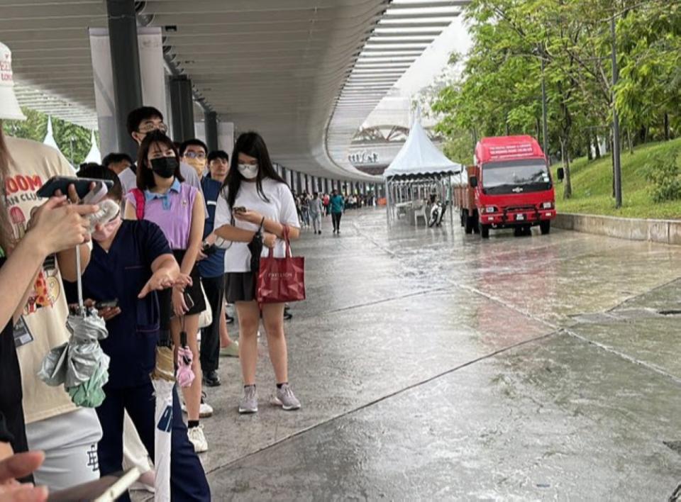 Waiting in line for hours in the rain is a small price to pay for official BlackPink merch  — Mich@MichMiLo/Twitter