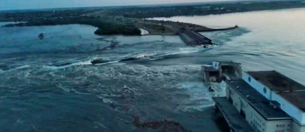 Le barrage hydroélectrique de Kakhovka, proche de la ville de Nova Kakhovka, dans la région de Kherson (Sud) partiellement occupée par la Russie, endommagé après une attaque, le 6 juin 2023.   - Credit:Handout/AFP