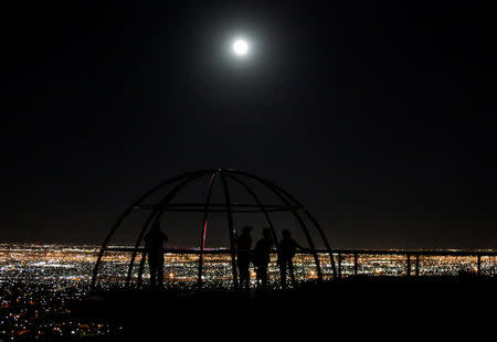 People watch as a supermoon rises over Ciudad Juarez, Mexico, October 16, 2016. REUTERS/Jose Luis Gonzalez