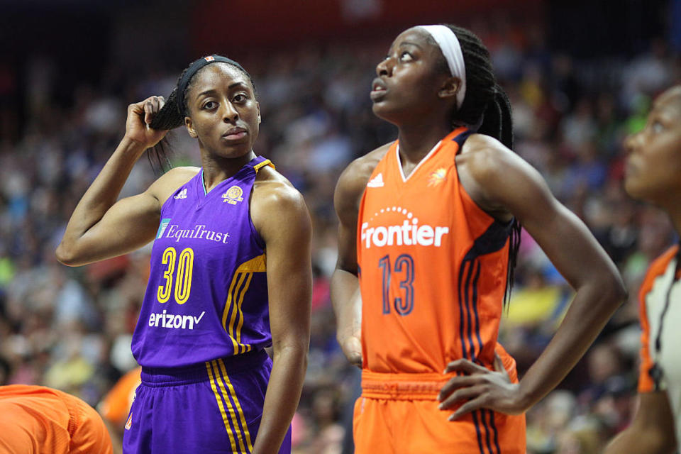 Nneka Ogwumike and Chiney Ogwumike play against each other in 2016 (Tim Clayton / Corbis)
