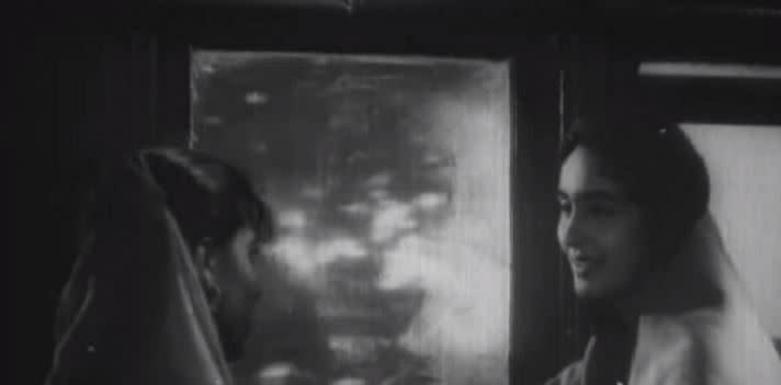 <div class="paragraphs"><p>Nutan's character travelling to India, in a still from 'Chhalia'</p></div>