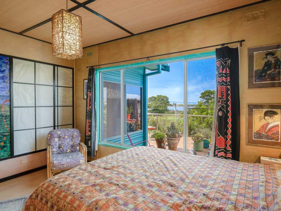 A Japanese-themed bedroom.