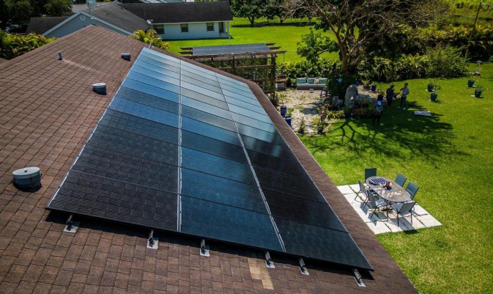 El tejado inclinado, sin sombra y orientado al sur de Robert Burr está perfectamente situado para instalar paneles solares.
