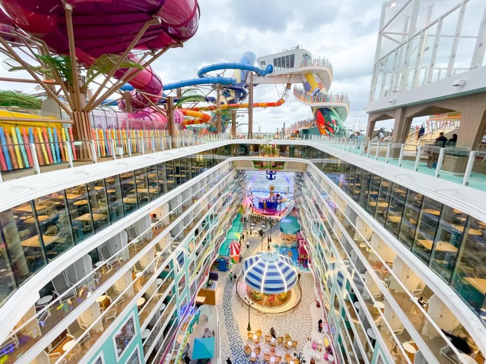 Das riesige Kreuzfahrtschiff Icon of the Seas von Royal Caribbean wurde seinem ebenso riesigen Hype gerecht – vielleicht auf die denkbar schlechteste Art und Weise. - Copyright: Brittany Chang/Business Insider