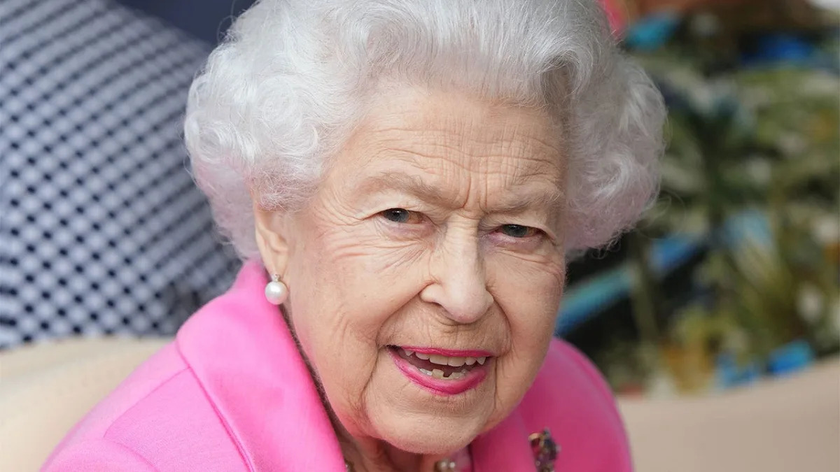 Carnegie Mellon professor wishes Queen Elizabeth ‘excruciating pain’ as she ‘fin..