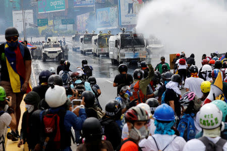 Demonstrators clash with riot security forces while rallying against Venezuela's President Nicolas Maduro in Caracas, Venezuela, May 31, 2017. REUTERS/Carlos Garcia Rawlins