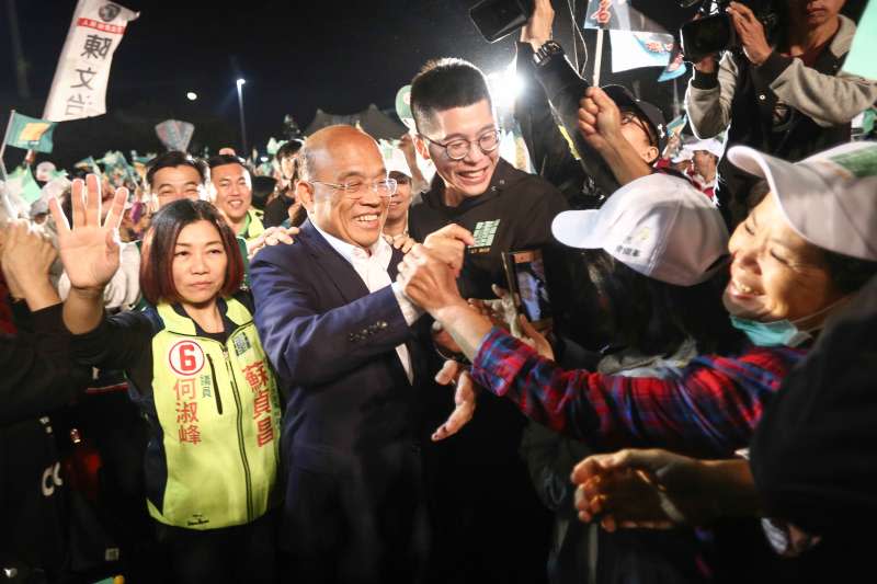 20181028-蘇貞昌於28日在新莊運動公園舉辦「會做事」造勢晚會，新北市長候選人蘇貞昌進場。（陳品佑攝）