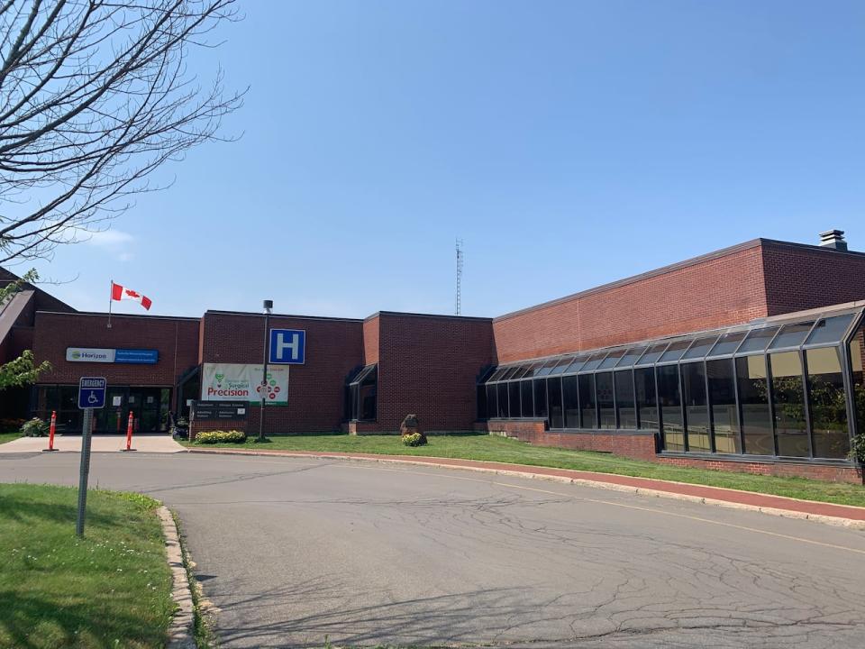 Effective in June, the Sackville Memorial Hospital ER closes Friday, Saturday and Sunday at 4 p.m and reopen at 8 a.m. Whle service on other days remains 24 hours. During the closures, patients are to be directed to other hospitals. Ambulances are to be diverted to either Amherst, N.S., or hospitals in Moncton. 