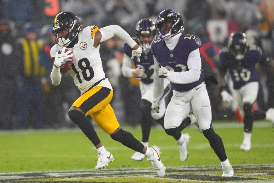 Pittsburgh Steelers wide receiver Diontae Johnson (18) scores a fourth-quarter touchdown against the Baltimore Ravens.