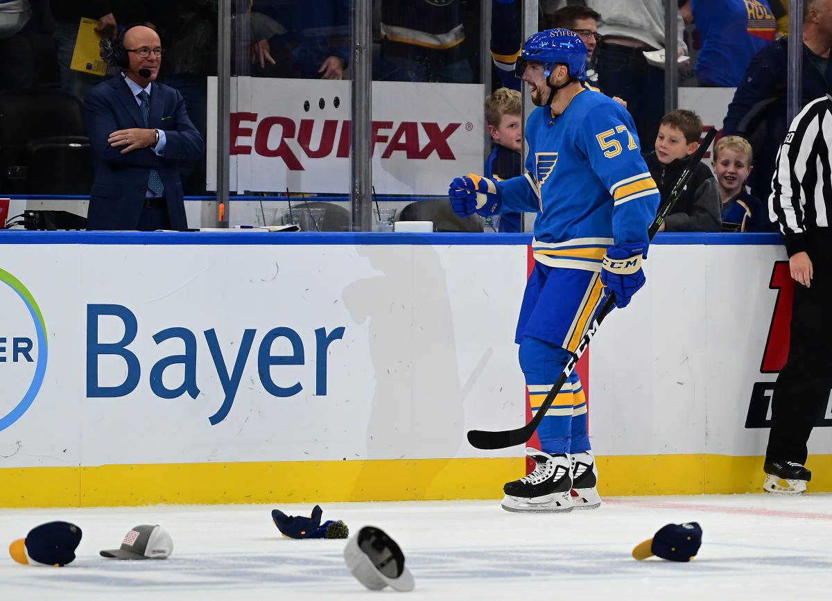 David Perron of the St. Louis Blues skates against the Columbus Blue  News Photo - Getty Images