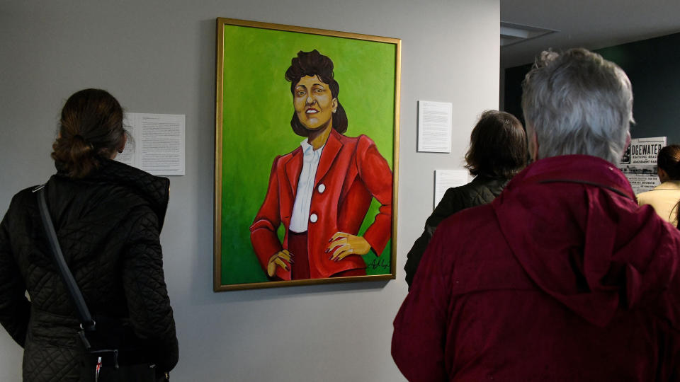 Un retrato de pintura de Henrietta Lacks. (Kim Hairston/The Baltimore Sun/Tribune News Service via Getty Images)