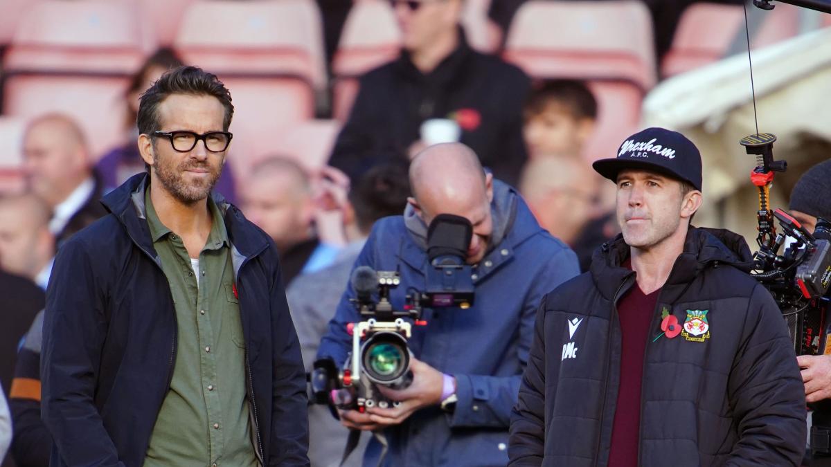 Ryan Reynolds And Rob Mcelhenney Donate To Wrexham Fc Players Charity 