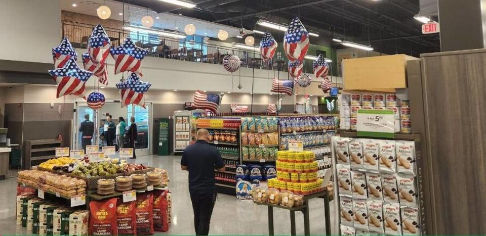 A new Publix at the Shoppes of Highland opened on Thursday in Hialeah.