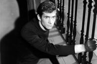 Anthony Perkins behielt seine AIDS-Erkrankung für sich. Nur seine Ehefrau wusste davon. Etwa sechs Jahre nachdem er die Diagnose bekommen hatte, verstarb der Schauspieler, der als Norman Bates im Hitchcock-Klassiker "Psycho" begeisterte, im Jahr 1992 an einer Lungenentzündung. (Bild: Universal)